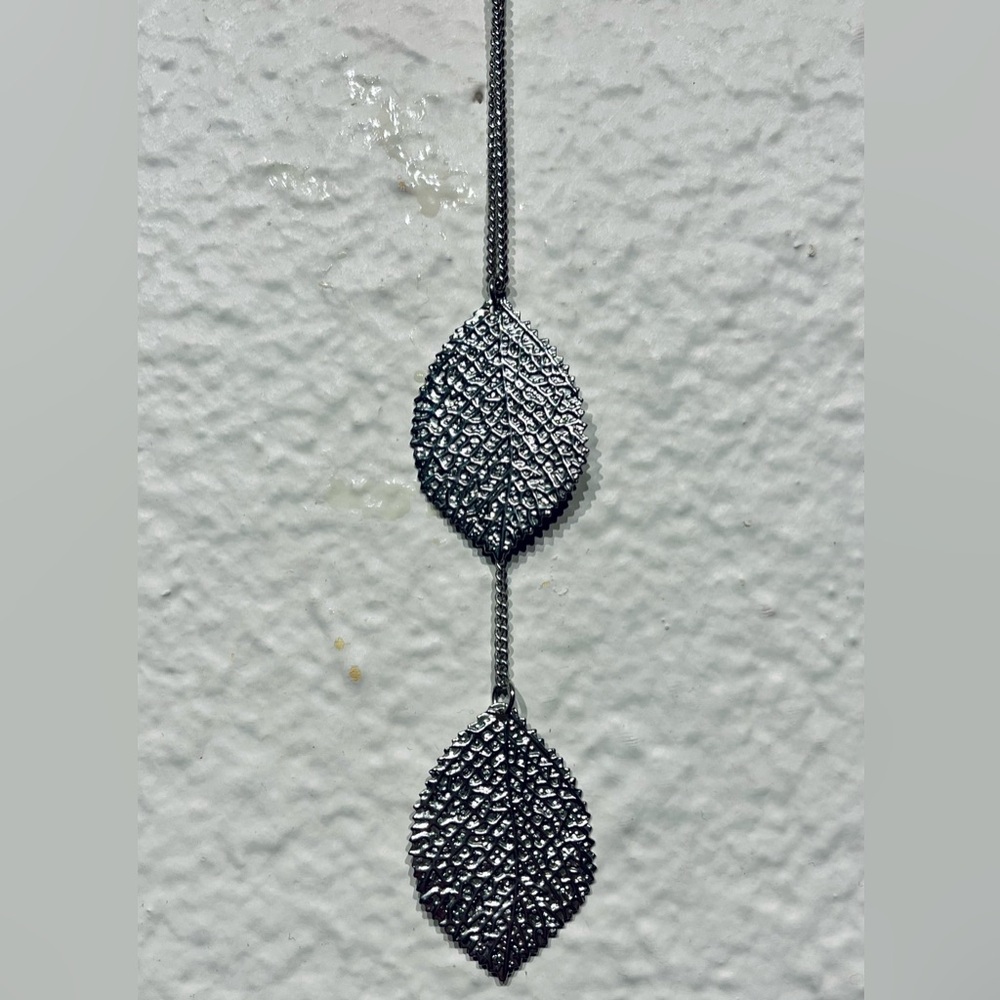 Vintage Silver-tone Leaf Pendant Necklace